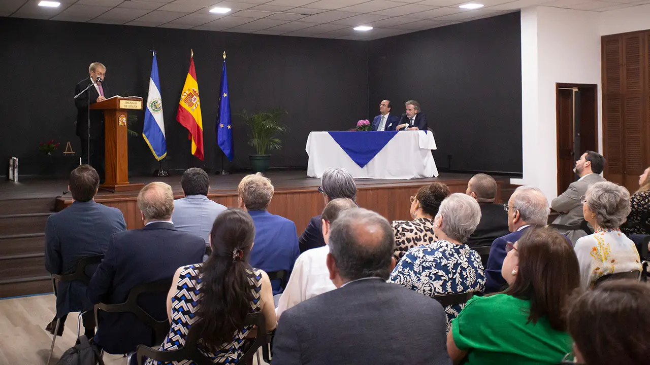 Embajada El Salvador. Intervención Pedro Escalante