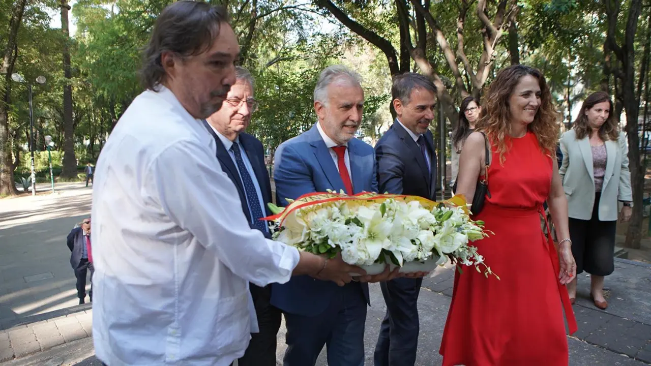 Mexico-Torres homenaje exilio 3