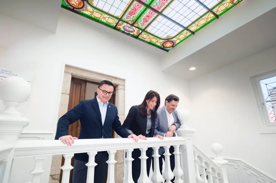 O conselleiro de Emprego, Comercio e Emigración, José González, e a conselleira de Vivenda e Planificación de Infraestruturas, María Martínez Allegue, participan nas xornadas de portas abertas da nova sede da Secretaría Xeral da Emigración e da Oficina Integral de Asesoramento e Seguimento ao Retorno no marco da Semana da Administración Aberta. Santiago, 14/6/24.