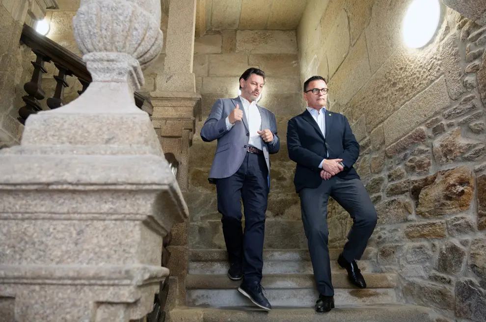 O conselleiro de Emprego, Comercio e Emigración, José González, e a conselleira de Vivenda e Planificación de Infraestruturas, María Martínez Allegue, participan nas xornadas de portas abertas da nova sede da Secretaría Xeral da Emigración e da Oficina Integral de Asesoramento e Seguimento ao Retorno no marco da Semana da Administración Aberta. Santiago, 14/6/24.