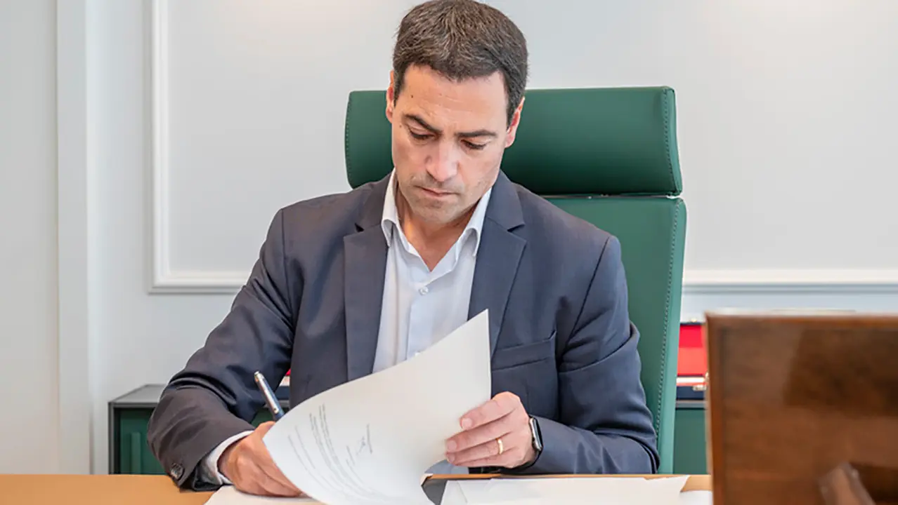 Pradales firma nombramientos