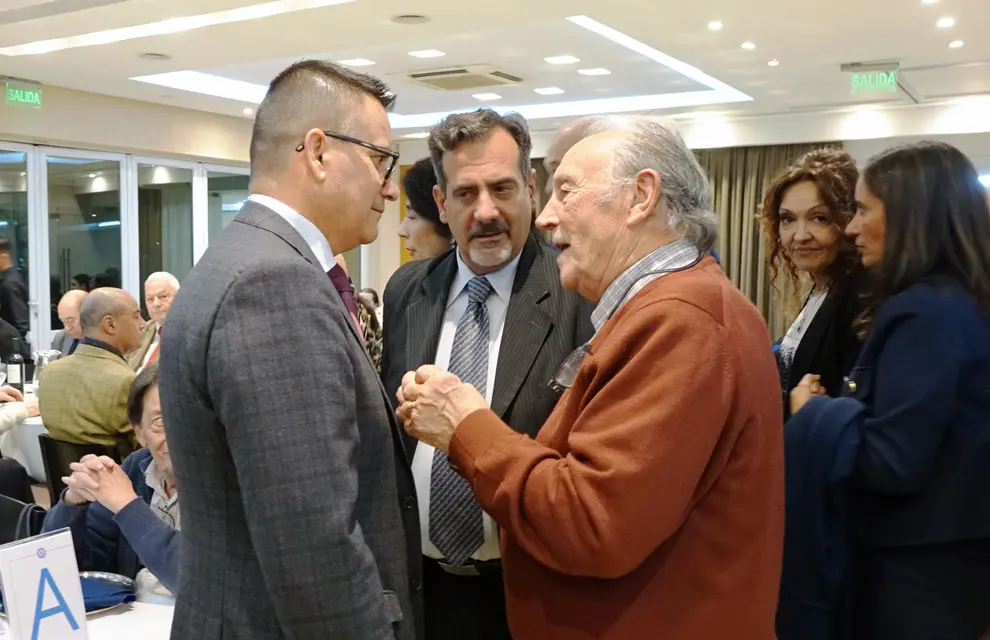 Conselleiro conversa con los presentes