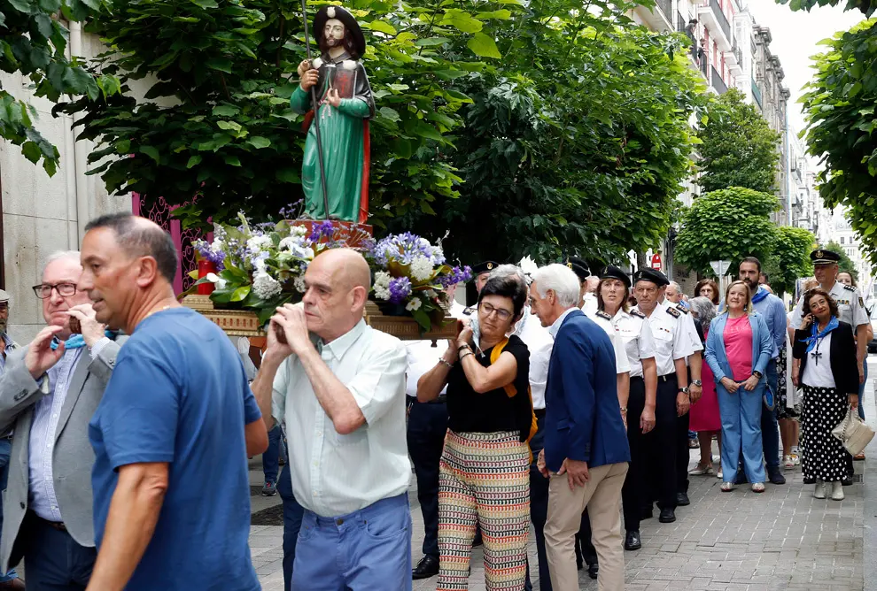 La consejera de Presidencia, Justicia, Seguridad y Simplificación Administrativa, Isabel Urrutia, asiste a los actos conmemorativos de la festividad de Santiago organizados por el Centro Gallego de Santander. 

25 jul 24