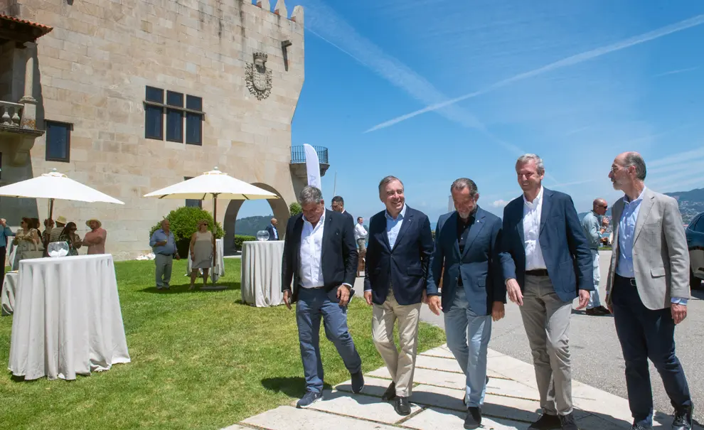 O presidente da Xunta, Alfonso Rueda, asiste a VIII Romería “Abanca internacional”. No parador Nacional de Baiona