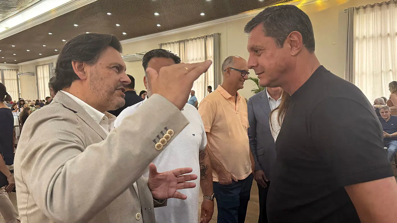 Mirana con el alcalde Santos