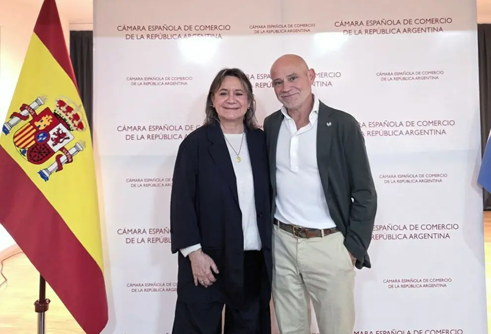 Arg.Julia Hernando junto a Victor Caramanzana