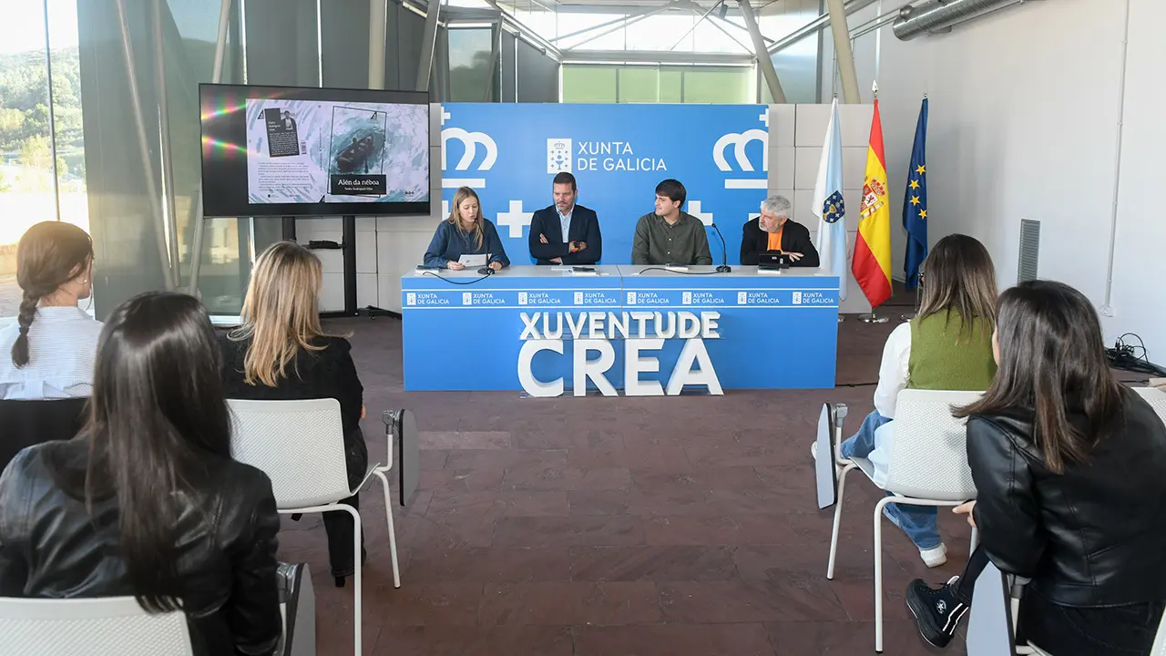 O conselleiro de Cultura, Lingua e Xuventude, José López Campos, participa na presentación do libro Alén da neboa
