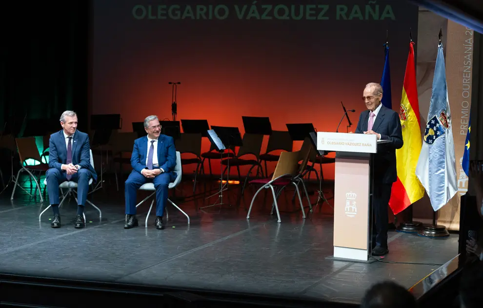 OURENSE   12,00 h.-            O presidente da Xunta, Alfonso Rueda, acompañado do conselleiro de Emprego, Comercio e Emigración, José González, asistirá ao acto de entrega do premio Ourensanía 2024 a Olegario Vázquez Raña. No Teatro Principal (rúa da Paz, 9)