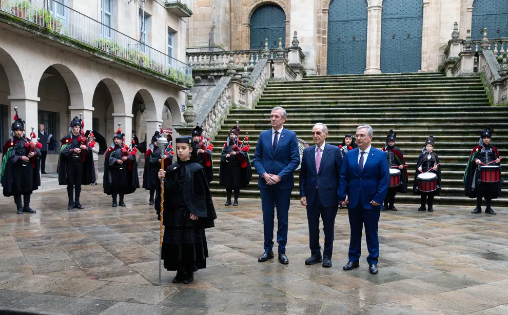 OURENSE   12,00 h.-            O presidente da Xunta, Alfonso Rueda, acompañado do conselleiro de Emprego, Comercio e Emigración, José González, asistirá ao acto de entrega do premio Ourensanía 2024 a Olegario Vázquez Raña. No Teatro Principal (rúa da Paz, 9) OURENSE   12,00 h.-            O presidente da Xunta, Alfonso Rueda, acompañado do conselleiro de Emprego, Comercio e Emigración, José González, asistirá ao acto de entrega do premio Ourensanía 2024 a Olegario Vázquez Raña. No Teatro Principal (rúa da Paz, 9)