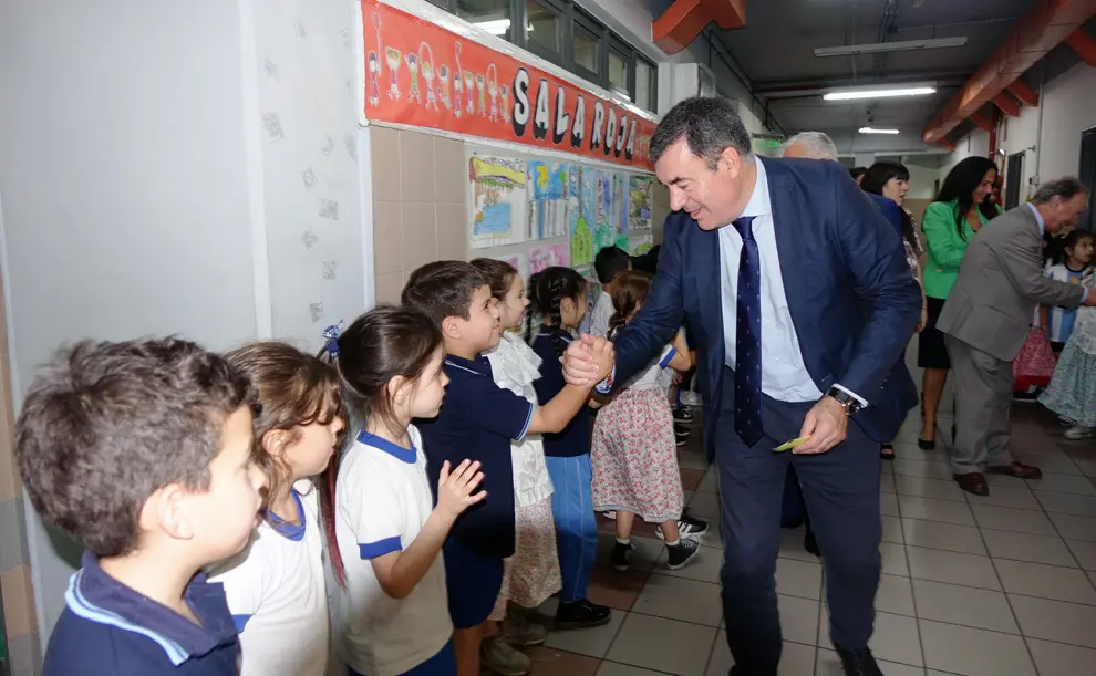 Rodriguez con alumnos 2