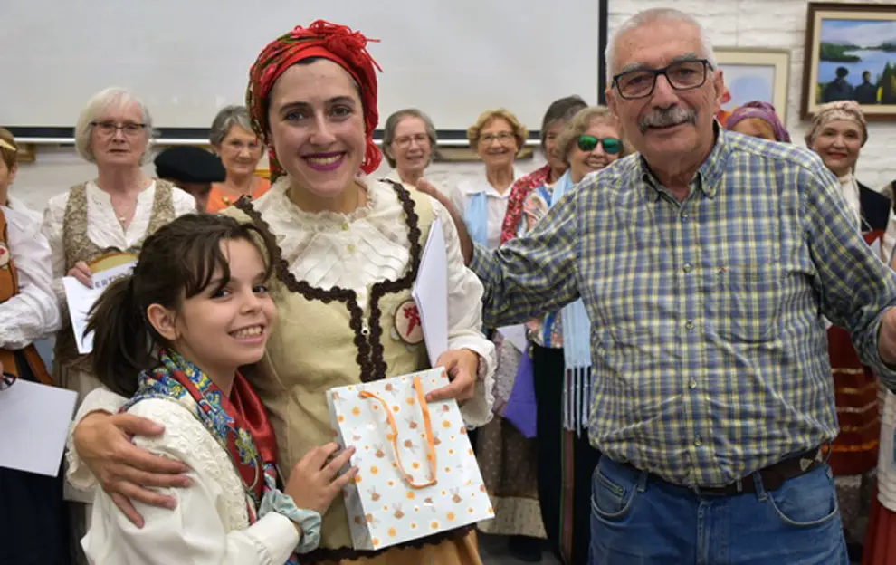 Uru.Patronato-Outra vaca no millo 4 lorena-jose