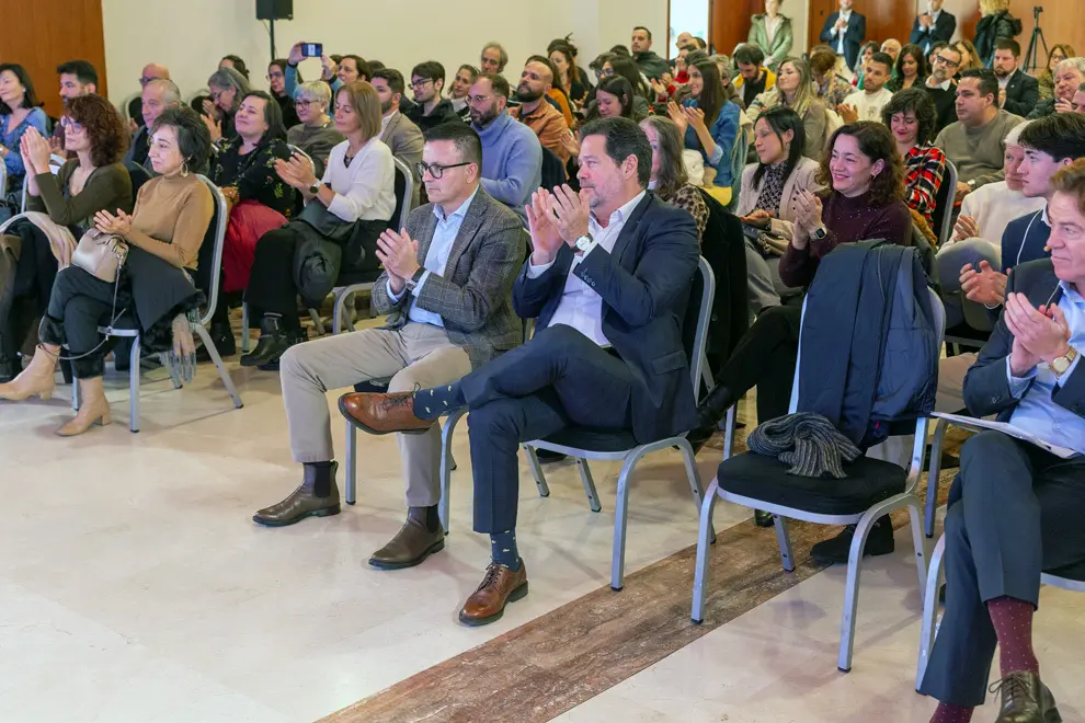 11,45 h.-            O conselleiro de Emprego, Comercio e Emigración, José González, acompañado polo secretario xeral da Emigración, Antonio Rodríguez Miranda, participará nun encontro con emprendedores retornados no marco do Programa Merlo. No hotel Eurostars San Lázaro (avda Fernando Casas Novoa s/n). foto xoán crespo 11,45 h.-            O conselleiro de Emprego, Comercio e Emigración, José González, acompañado polo secretario xeral da Emigración, Antonio Rodríguez Miranda, participará nun encontro con emprendedores retornados no marco do Programa Merlo. No hotel Eurostars San Lázaro (avda Fernando Casas Novoa s/n). foto xoán crespo