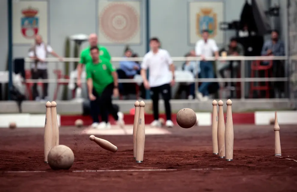 MEX00. CIUDAD DE MÉXICO (MÉXICO), 16/01/2025.-  Una convivencia de bolos cantábrico se realiza durante la visita de la presidenta del Gobierno de Cantabria, María José Sáenz de Buruaga, a la Asociación Montañesa de México hoy, jueves 16 de enero de 2025. EFE/José Méndez