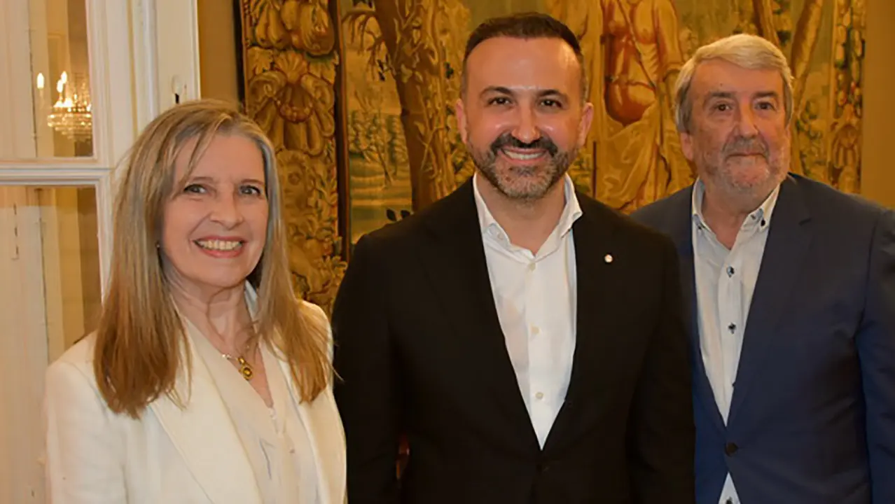 Uru.Despedida embajador-elvira y baltu