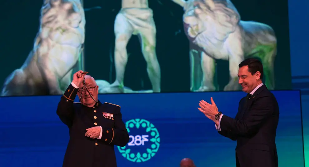 Medalla a Abel Moreno