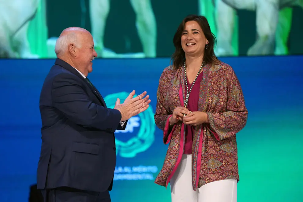 Medalla a Carmen Morales