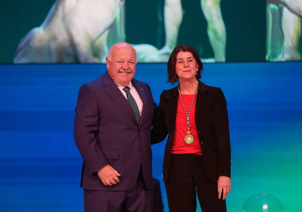 Medalla a Casiana Muñoz