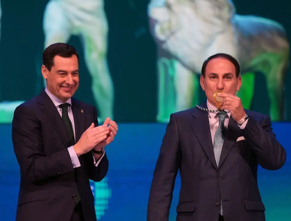 Medalla a Javier Gonzalez de Lara