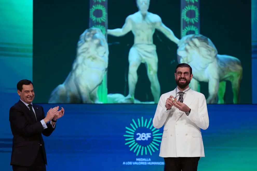 Medalla a Manu Sanchez