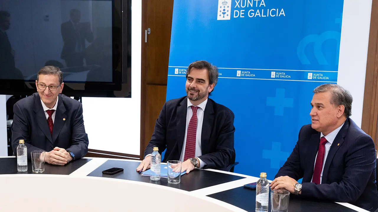 12,30 h. - O conselleiro de Presidencia, Xustiza e Deportes, Diego Calvo, reunirase co embaixador de Paraguai en España, Justo Apodaca. Na sala de xuntas da Consellería de Presidencia, Xustiza e Deportes (3º andar Foto Xoán Crespo