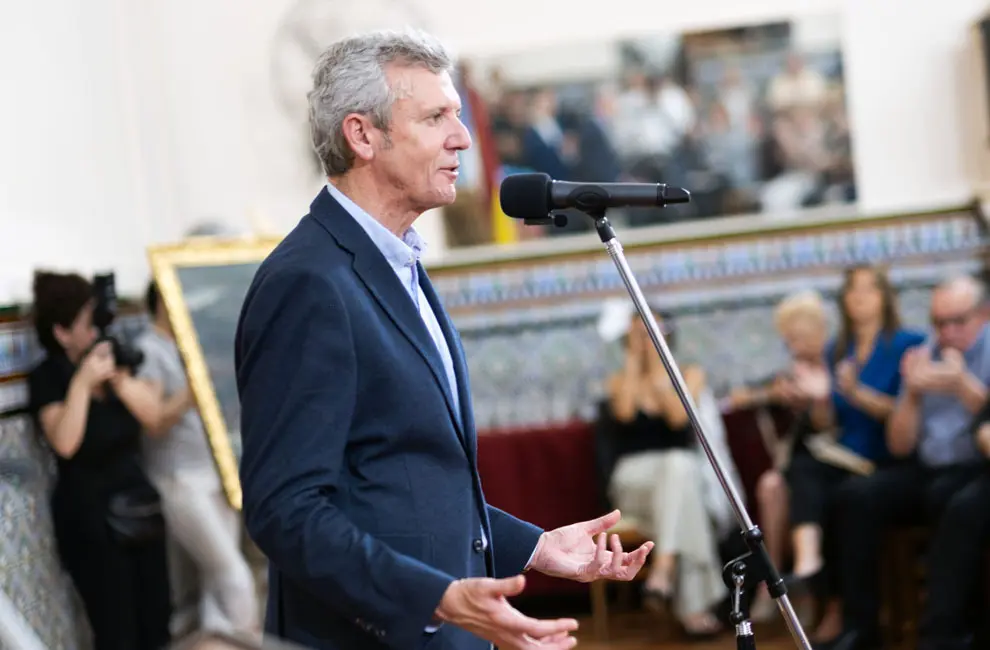 O presidente da Xunta, Alfonso Rueda, acompañado polo conselleiro de Emprego, Comercio e Emigración, José González, entrega a distinción A Barca de Sálvora a mulleres destacadas da colectividade galega, con motivo do Día internacional da Muller. Centro Galego de Avellaneda (Buenos Aires), 08/03/25.