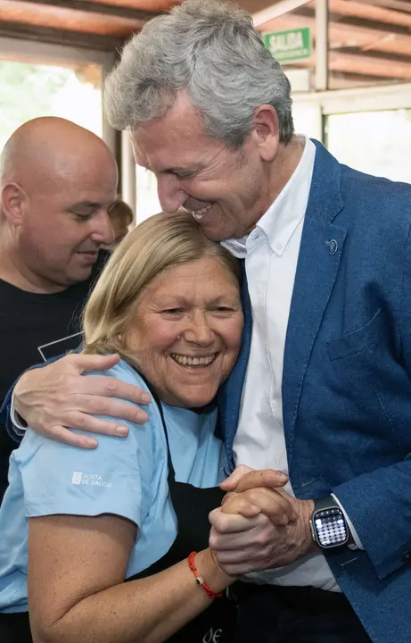 O presidente da Xunta, Alfonso Rueda, acompañado polo conselleiro de Emprego, Comercio e Emigración, José González, reúnese con entidades galegas no Uruguai. Sede deportiva do Centro Galego en Carrasco (Montevideo), 09/03/25.