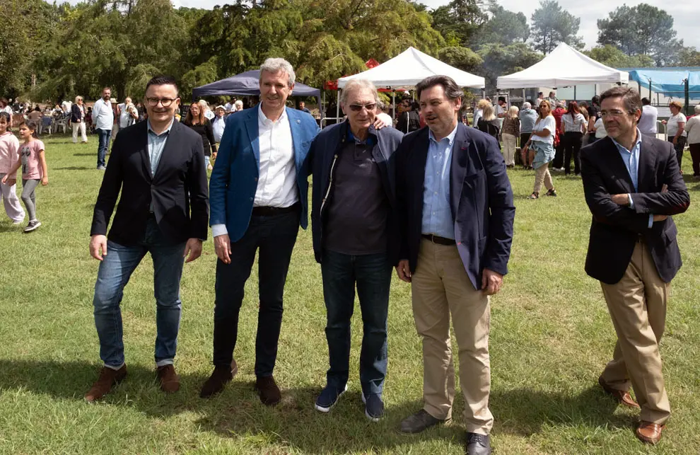 O presidente da Xunta, Alfonso Rueda, acompañado polo conselleiro de Emprego, Comercio e Emigración, José González, reúnese con entidades galegas no Uruguai. Sede deportiva do Centro Galego en Carrasco (Montevideo), 09/03/25.