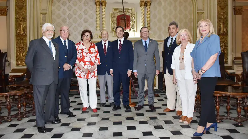Uru.Embajador en Club Español-directivos-cesp