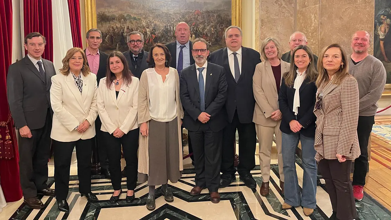 Violeta Alonso con Mesa y Portavoces de la Comisión de Justicia