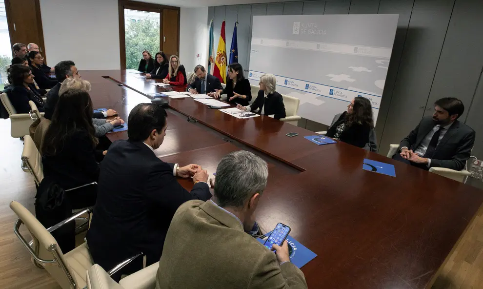 A conselleira de Economía e Industria, María Jesús Lorenzana, mantén un encontro cunha delegación comercial de EEUU encabezada polo seu conselleiro comercial, John Coronado.