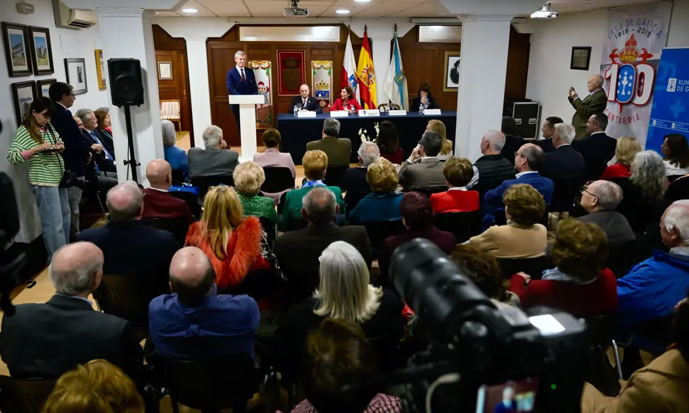 O presidente do Executivo autonómico, Alfonso Rueda, visita o Centro Gallego de Santander con motivo da súa distinción como socio de honra Centro Gallego de Santander (Santander), 03/04/25.