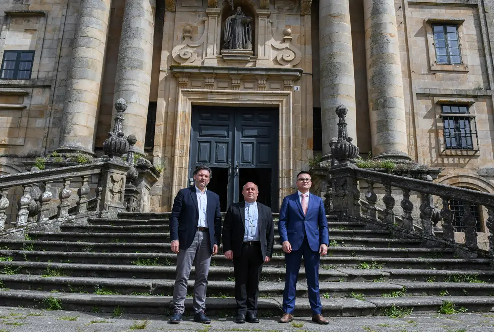 Jose Gonzalez visita Arquidiocesis Santiago 10