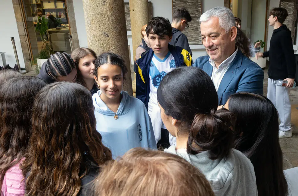 14,00 h.- O secretario xeral da Lingua, Valentín García, recibirá o alumnado do Instituto Vicente Cañada Blanch de Londres, que participa no programa Viaxe da lingua 2025. No Pazo de San Roque (rúa de San Roque, 2). foto xoán crespo