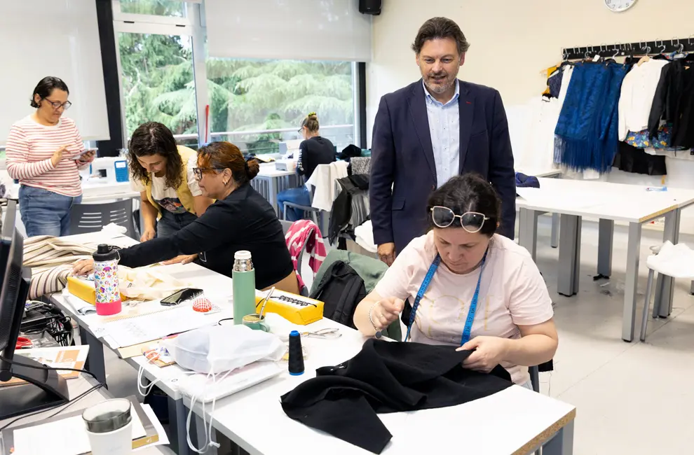 10,00 h.-           O secretario xeral da Emigración, Antonio Rodríguez Miranda, visitará aos participantes do programa Escolas Abertas. No Centro Superior de Hostelería de Galicia (Estrada Santiago-Noia, Barcia, Km 3 A). Foto Xoán Crespo