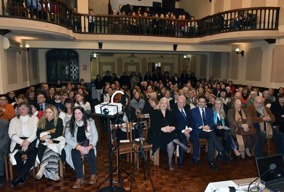 Uru-Centenario CG-sala-llenacg