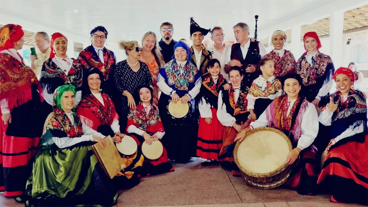 Día de Galicia en Caballeros de Santiago.Grupos VIVIR GALICIA e OS CELTAS