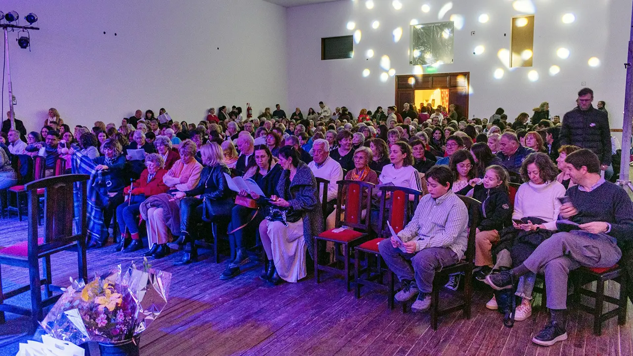 Gaiman-Reinauguran Teatro 4