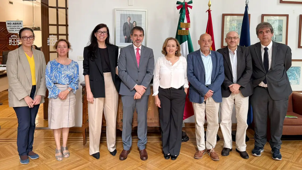 Presidenta del CSIC con embajador 1