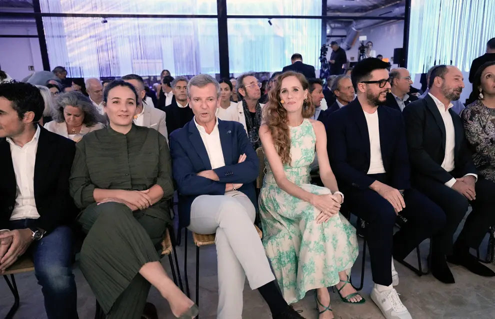 O presidente da Xunta, Alfonso Rueda, acompañado do conselleiro de Cultura, Lingua e Xuventude, José López Campos, e do director de Turismo de Galicia, Xosé Merelles, participa no acto de presentación da campaña de promoción turística de Galicia. Teatro Larra (Madrid), 29/09/25.