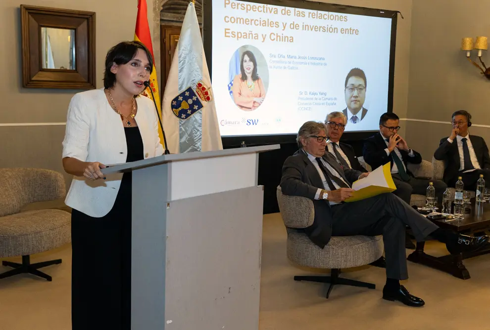 10,00 h.-           O conselleiro de Emprego, Comercio e Emigración, José González, acompañado polo director xeral de Comercio e Consumo, Gabriel Alén, intervirá na inauguración do foro empresarial Oportunidades de cooperación e  investimento entre empresas galegas e chinesas. No Hostal dos Reis Católicos (Praza do Obradoiro, 1).                          A continuación, ás 10,30 h., a conselleira de Economía e Industria, María Jesús Lorenzana, intervirá nun dos paneis. Foto Xoán Crespo
