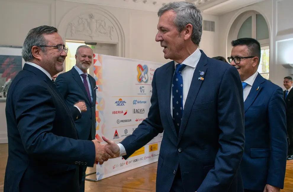 O presidente da Xunta de Galicia, Alfonso Rueda, acompañado polo conselleiro de Emprego, Comercio e Emigración, José González, participa na celebración da Festa Nacional de España á que acudiron a vicepresidenta de Arxentina, Victoria Villarruel, e a ministra de Seguridad, Patricia Burrllich.  Embaixada de España en Bos Aires (Bos Aires), 10/10/25.