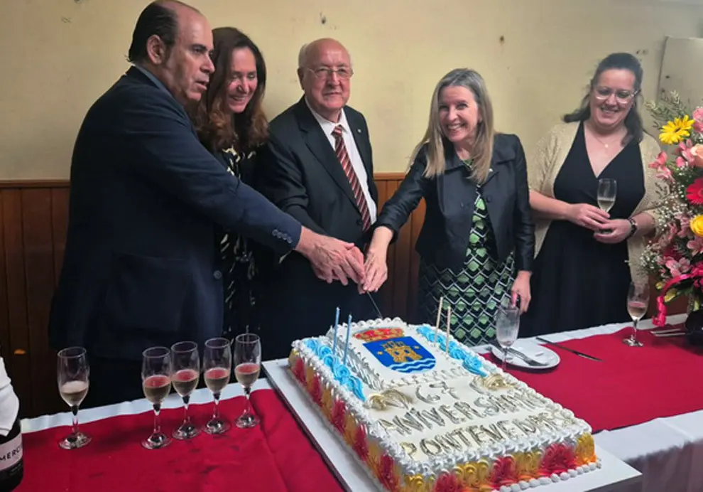 Uru.Pontevedres-corte torta aut