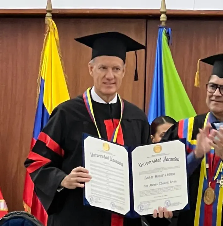 EMBAJADOR DE ESPAÑA ÁLVARO ALBACETE PEREA RECIBE HONORIS CAUSA DE UNIVERSIDAD YACAMBÚ 1