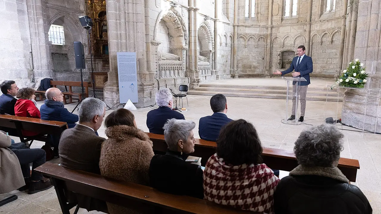 12,00 h.-           O conselleiro de Cultura, Lingua e Xuventude, Jos&eacute; L&oacute;pez Campos, participar&aacute; no acto de homenaxe polo 76 aniversario do pasamento de Alfonso Daniel Rodr&iacute;guez Castelao. Na igrexa de San Domingos de Bonaval (costa de San Domingos). Foto Xo&aacute;n Crespo