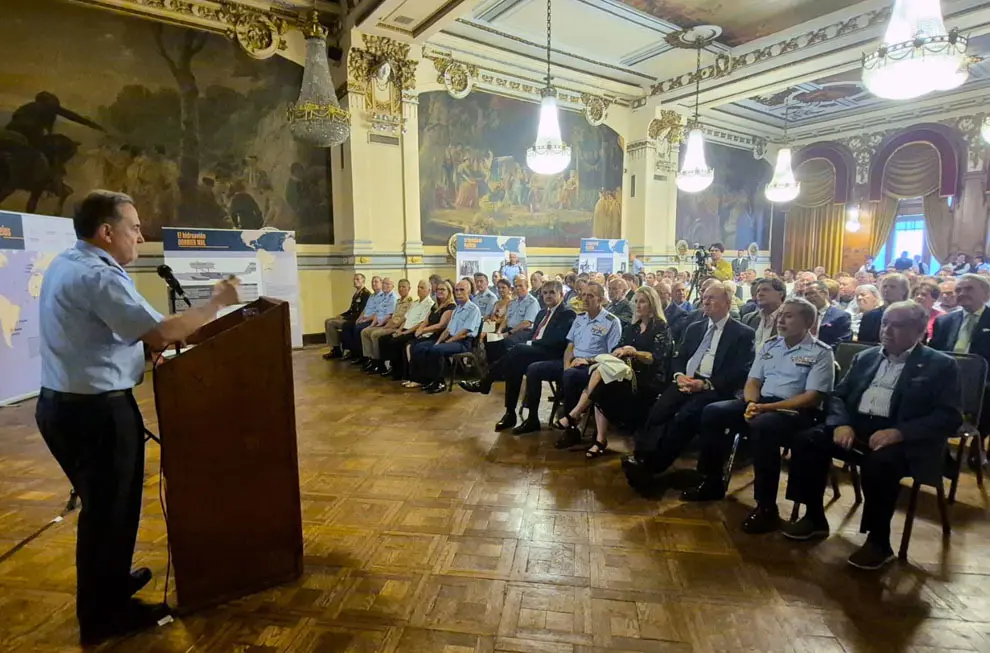 Arg. Vuelo Plus Ultra 8