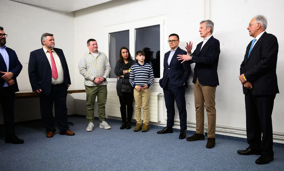 O presidente da Xunta, Alfonso Rueda, acompa&ntilde;ado polo conselleiro de Emprego, Comercio e Emigraci&oacute;n, Jos&eacute; Gonz&aacute;lez, sauda a representantes de entidades galegas na Su&iacute;za e participa no encontro coa colectividade de Z&uacute;rich-Galicia Calidade, organizado coa colaboraci&oacute;n da Asociaci&oacute;n As Xeitosi&ntilde;as. Pavill&oacute;n Deportivo Cooperativo Unterrohr Schlieren (Schlieren)-Z&uuml;rich, 14/03/26.