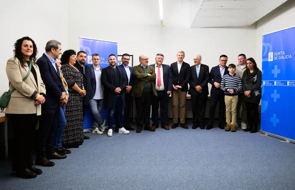 O presidente da Xunta, Alfonso Rueda, acompa&ntilde;ado polo conselleiro de Emprego, Comercio e Emigraci&oacute;n, Jos&eacute; Gonz&aacute;lez, sauda a representantes de entidades galegas na Su&iacute;za e participa no encontro coa colectividade de Z&uacute;rich-Galicia Calidade, organizado coa colaboraci&oacute;n da Asociaci&oacute;n As Xeitosi&ntilde;as. Pavill&oacute;n Deportivo Cooperativo Unterrohr Schlieren (Schlieren)-Z&uuml;rich, 14/03/26.