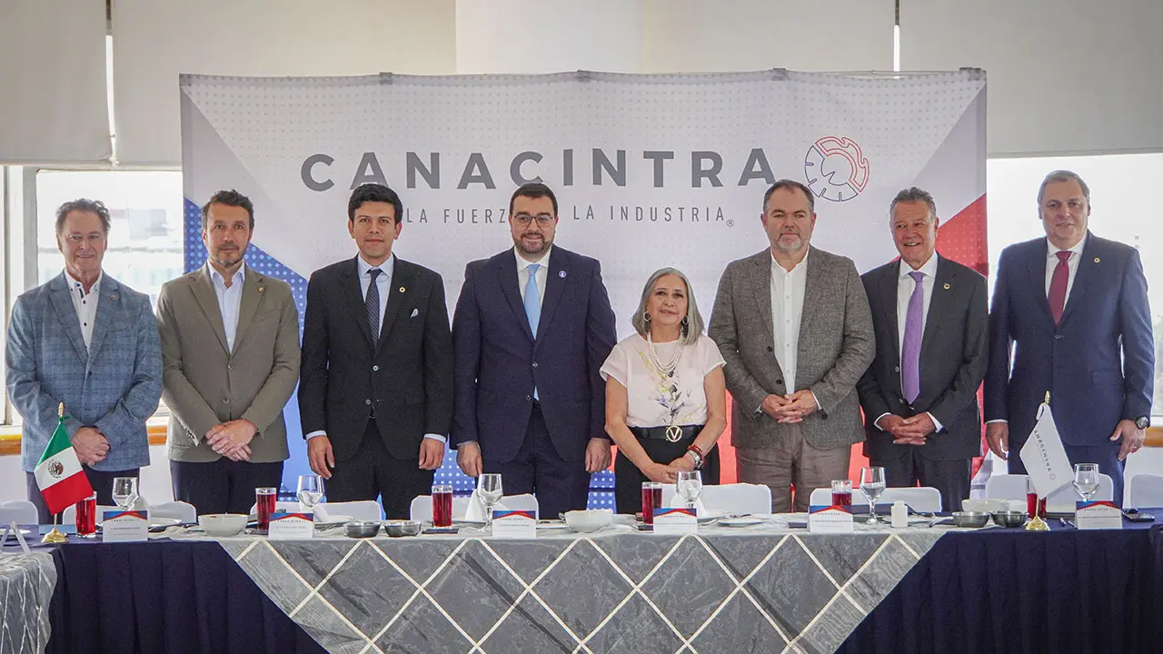 Presidente reunion CANACINTRA 1