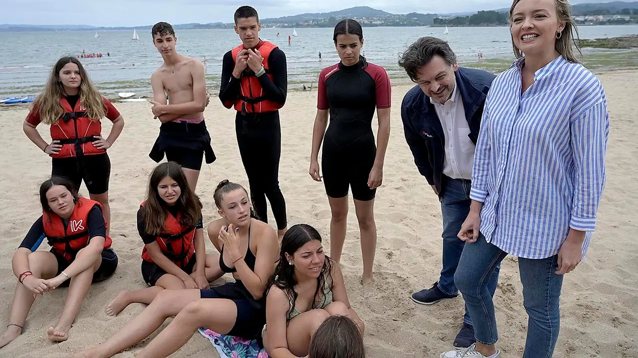 Bergondo. A Coru&ntilde;a
A conselleira de Pol&iacute;tica Social e Xuventude, Fabiola Garc&iacute;a, e o secretario xeral de Emigraci&oacute;n, Antonio Rodr&iacute;guez Miranda, visitan o campamento que ten lugar no albergue xuvenil de Gandar&iacute;o, no que participan mozos galegos do exterior 
19/07/2023
Foto: Moncho Fuentes / AGN A Coru&ntilde;a