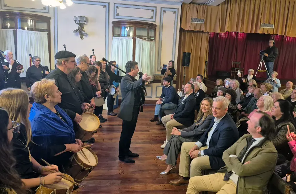 Fabiola con la colectividad 2